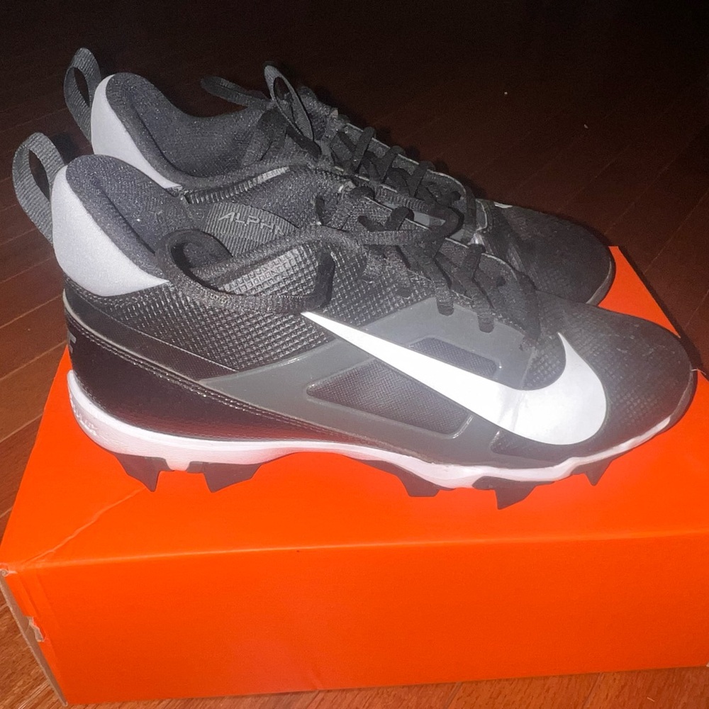 Make offer!Nike football cleats. Like brand new. Worn 3 times but not played in.